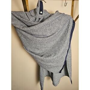 Lululemon Heathered Gray and Striped Snap Scarf